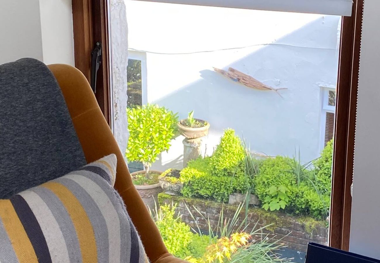 House in Newport - Unique & Stylish Home In Newport
