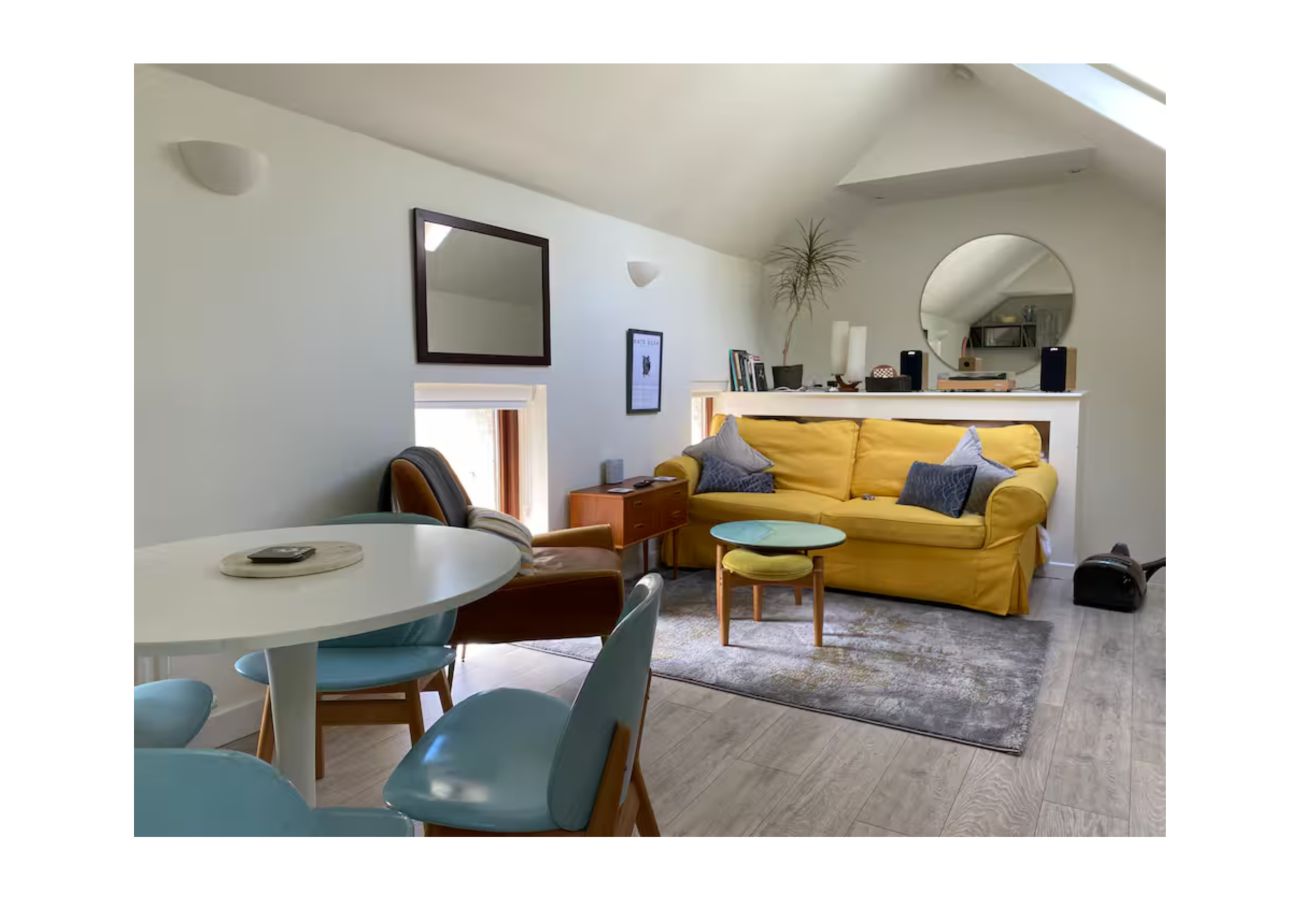 House in Newport - Unique & Stylish Home In Newport