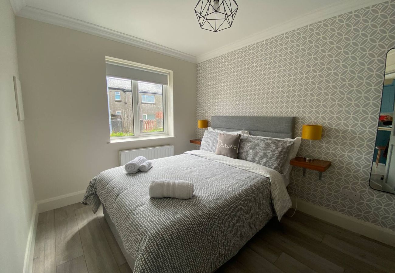 Apartment in Westport - Luxury 2 bed 2 bath, quiet street, Westport town