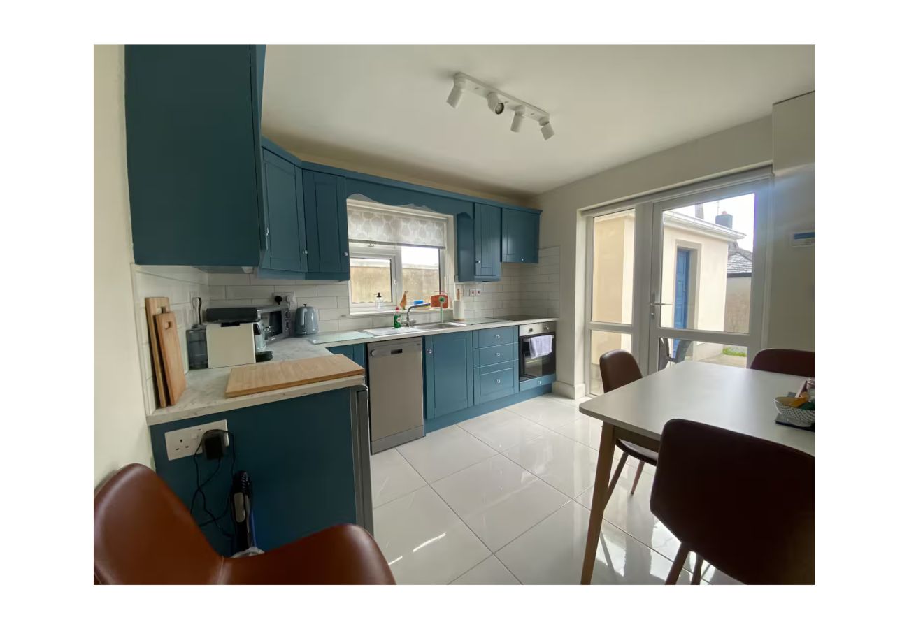 Apartment in Westport - Luxury 2 bed 2 bath, quiet street, Westport town