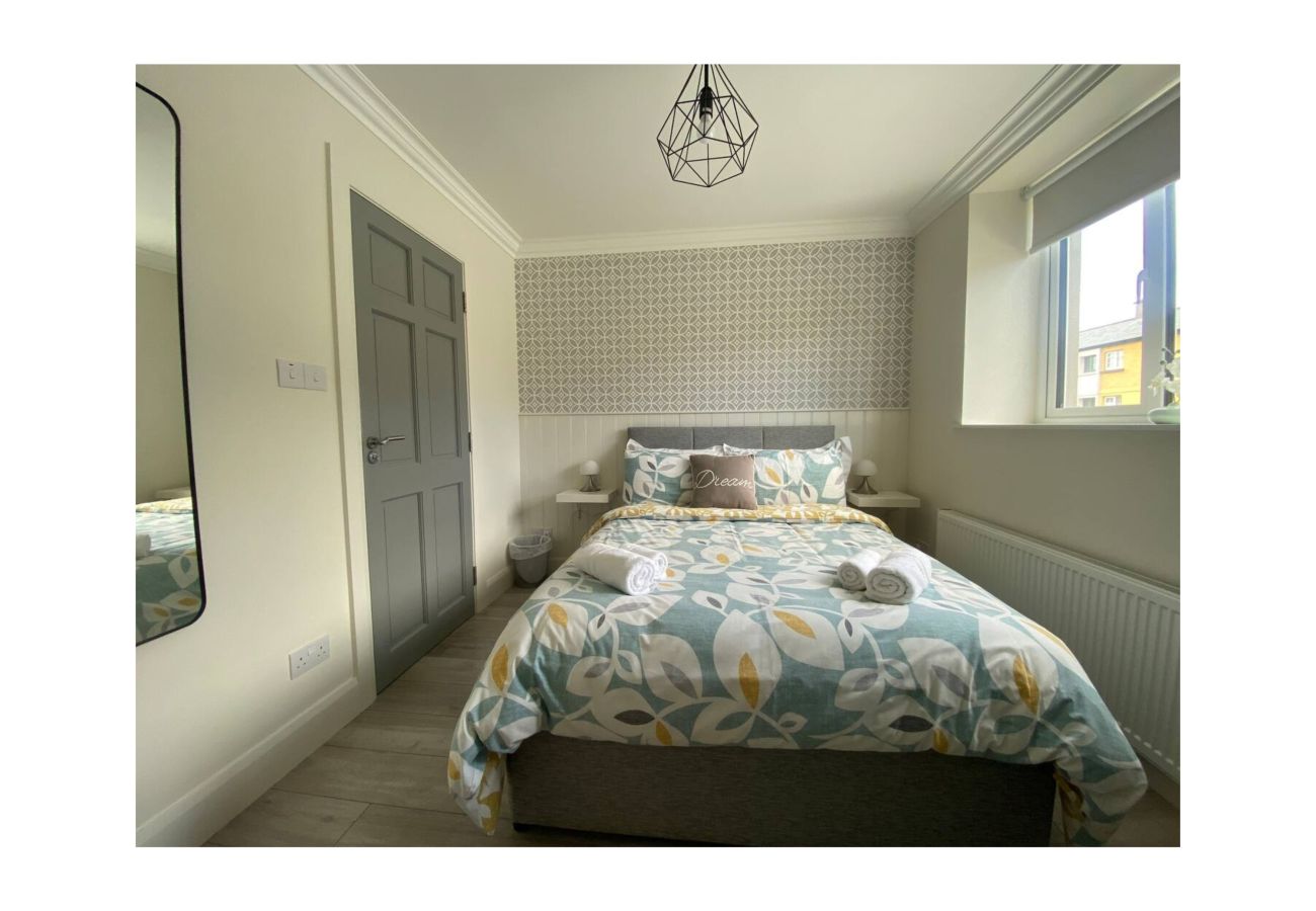 Apartment in Westport - Luxury 2 bed 2 bath, quiet street, Westport town